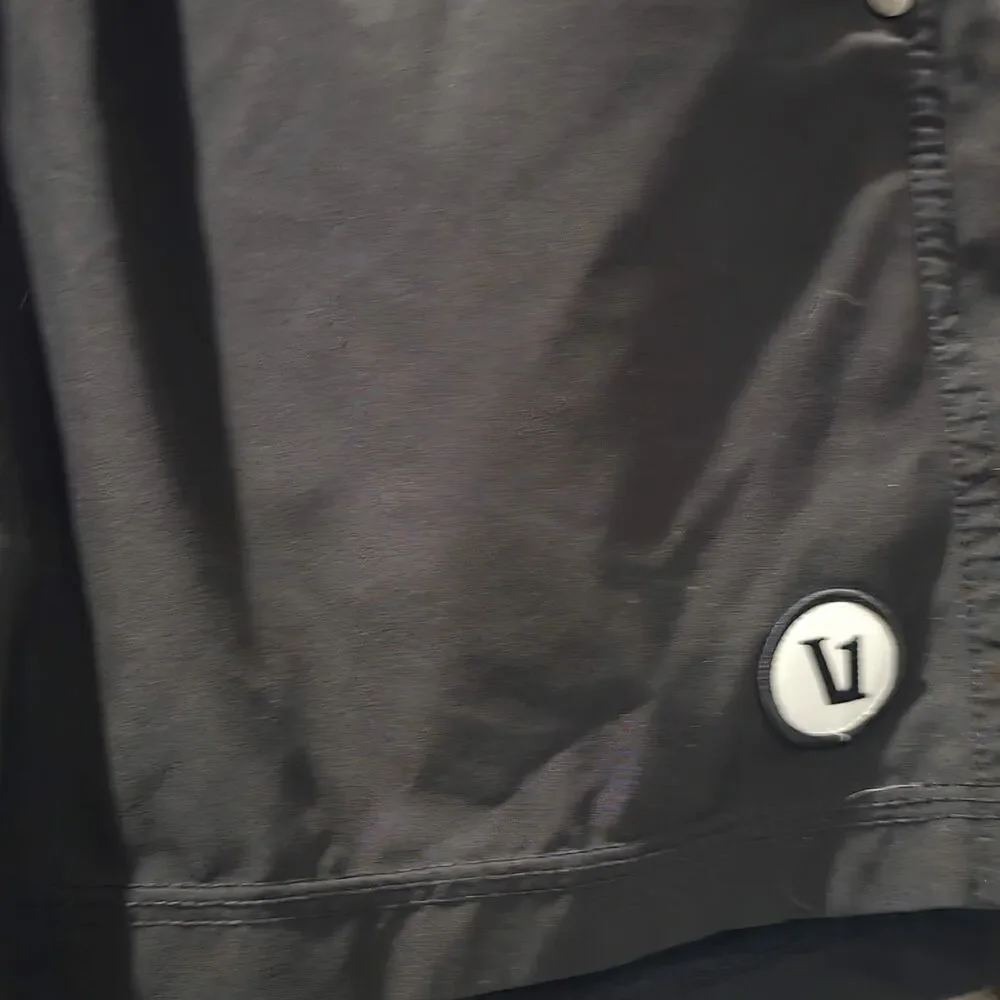 Vuori Kore Shorts Mens 7” Black Lined Gym Athletic Outdoor V302 Small